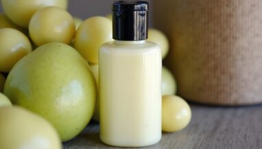 Nettoyer les tomettes : Le vinaigre blanc est-il la solution miracle ?